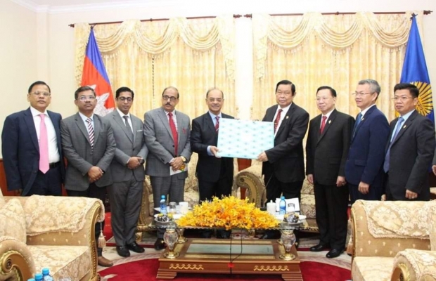 នៅវិមានរដ្ឋសភា នាព្រឹកថ្ងៃច័ន្ទ ១២កើត ខែបុស្ស ឆ្នាំកុរ ឯកស័ក ព.ស ២៥៦៣ ថ្ងៃទី០៦ ខែមករា ឆ្នាំ២០២០ ឯកឧត្តមបណ្ឌិត ងួន ញ៉ិល អនុប្រធានទី១ រដ្ឋសភា នៃព្រះរាជាណា ចក្រកម្ពុជា បានទទួលជួបពិភាក្សាការងារជាមួយគណៈប្រតិភូរដ្ឋសភា នៃសាធារណ