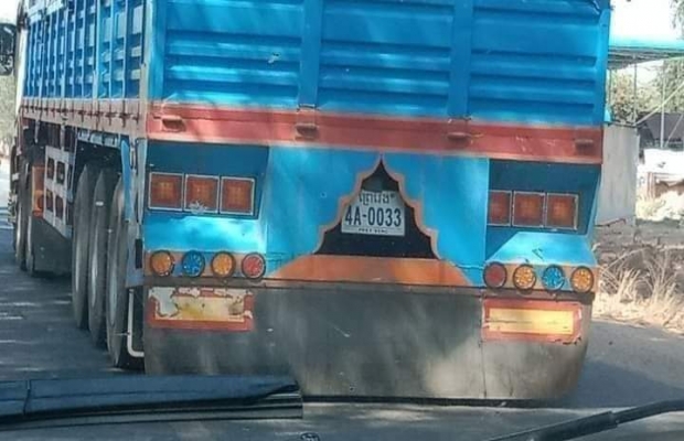 ល្បែងឆ្ពិនភ្នែកនៃបទល្មេីសមានជាហូរហែរ រថយន្តប្រភេទV1 មួយគ្រឿងដឹកដំឡូងមីពីរលើលួចបង្កប់ឈើពីរក្រោមត្រូវបានកំលាំងនគរបាលប្រឆាំងបទល្មើសសេដ្ឋកិច្ចខេត្តស្ទឹងត្រែងធ្វើការបង្ក្រាប!