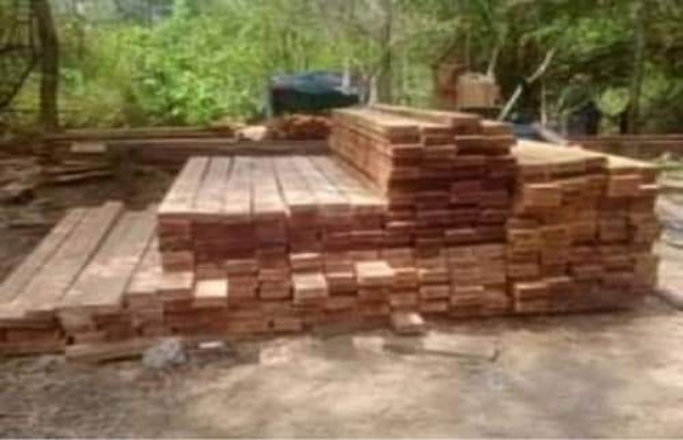 មេឈ្មួញបំផ្លាញព្រៃឈេីឈ្មោះ​( ហៃ )ដាក់ម៉ាស៊ីនអារច្រៀកឈើខ្នាតយក្សជាប់តំបន់ព្រៃឡង់ ឃុំសុចិត្រយ៉ាងពេញបន្ទុកគ្មានញញើតអ្វីទាំងអស់...!