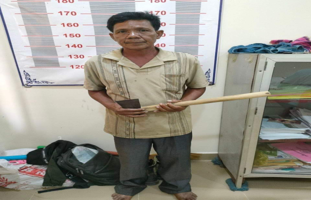 កូនប្រសារស្រវឹងត្នោតជូរ ជេរប្រមាថឪពុកក្មេកទ្រាំពុំ បានទាញពូថៅកាប់ដេកស្លាប់ក្នុងថ្លុកឈាម នៅឃុំឈូកស ក្នុងស្រុកកំពង់ត្រឡាច