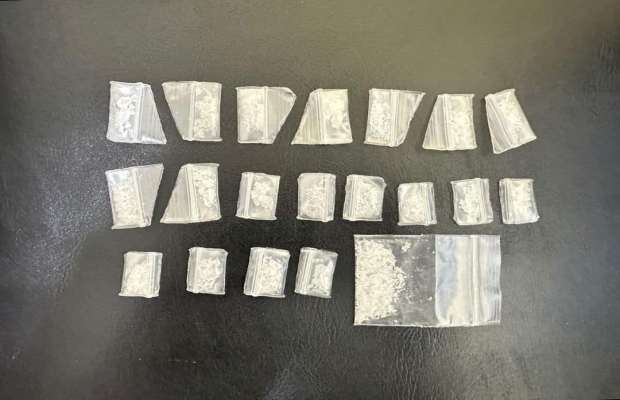 កម្លាំងប៉ុស្តិ៍នគបាលនិរោធ នៃអធិការដ្ឋានខណ្ឌច្បារអំពៅ សហការណ៍ឃាត់ខ្លួនជនសង្ស័យចំនួន ០៤នាក់ពាក់ព័ន្ធករណីជួញដូរ និងប្រើប្រាស់ដោយខុសច្បាប់នូវសារធាតុញៀន...!