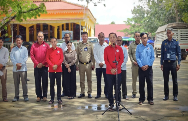 ជនភៀសសឹក ៣៦២ គ្រួសារ ស្នាក់នៅតំបន់សុវត្ថិភាពក្នុងស្រុកស្រីស្នំ និងស្រុកក្រឡាញ់ ទទួលបានអំណោយពីសាខាកាកបាទក្រហមកម្ពុជា ខេត្តសៀមរាប