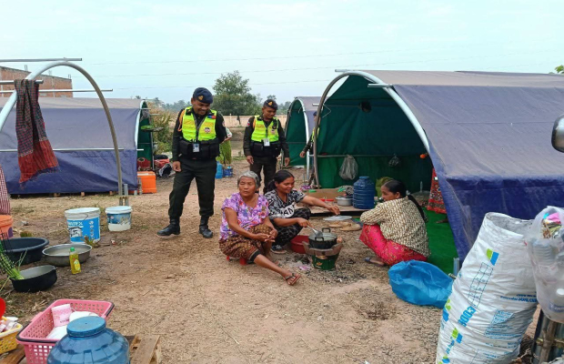 កម្លាំង​កងរាជអាវុធហត្ថ​ខេត្ត​សៀមរាប បានបន្តចូលរួមជាមួយសមត្ថកិច្ចចម្រុះ ការពារសន្តិសុខ សុវត្ថិភាព រក្សាសណ្តាប់ធ្នាប់ និងសង្គ្រោះបន្ទាន់ ជូនបងប្អូនប្រជាពលរដ្ឋដែលបានភៀសសឹកពីតំបន់សមរភូមិមុខ មកទីតាំងសុវត្ថិភាព ក្នុងភូមិសាស្រ្