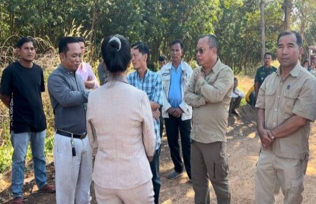 ប្រជាពលរដ្ឋចំនួន២៧គ្រួរសារកំពុងរស់នៅជាប់ក្នុងបរិវេន(ក្រុមហ៊ុនដេប៉ូ២)ស្មេីរសុំអោយអាជ្ញាធររកដំដោះស្រ័យជូនពួកគាត...!