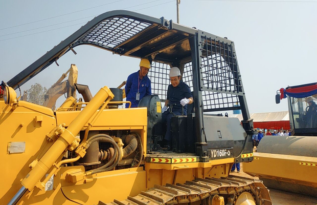 ពិធីសម្ពោធបើកការដ្ឋានសាងសង់គម្រោងអភិវឌ្ឍន៍អាងទឹកដងកាំបិតស្រុកសណ្តាន់ក្រោមអធិបតីភាពឯកឧត្តម ថោ ជេដ្ឋា រដ្ឋមន្ត្រីក្រសួងធនធានទឹកនិងឧតុនិយម...!