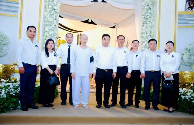 លោក​បណ្ឌិត​ ហោ​ សេរីវឌ្ឍន៍​ ប្រធាន​ផែ្នកក្រៅ​ប្រព័ន្ធ​ នៃ​យុវជន​គណបក្ស​ថ្នាក់​កណ្ដាល​ អញ្ជើញដឹកនាំប្រតិភូចូលរួមគោរពវិញ្ញាណក្ខន្ធសព លោកជំទាវធម្មសទ្ធាភិរ័ក្ខសុទ្ធិរតតន៍អគ្គមហាឧបាសិកាពុទ្ធសាសនូបត្ថម្ភក៍ យស់ សុីមន ដែលត្រូវជា