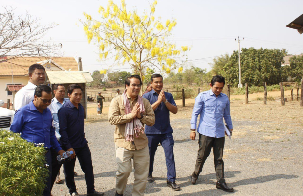 ឯកឧត្តម សុខ ចាន់ភក្តី រដ្ឋលេខាធិការក្រសួងព័ត៌មានដឹកនាំក្រុមការងារចុះមូលដ្ឋានស្រុកចិត្របុរី នាំយកអំណោយចែកជូនគ្រួសាររងគ្រោះដោយខ្យល់កន្រ្តាក់ចំនូន ២០គ្រួសារ (ឃុំថ្មអណ្តើក, )