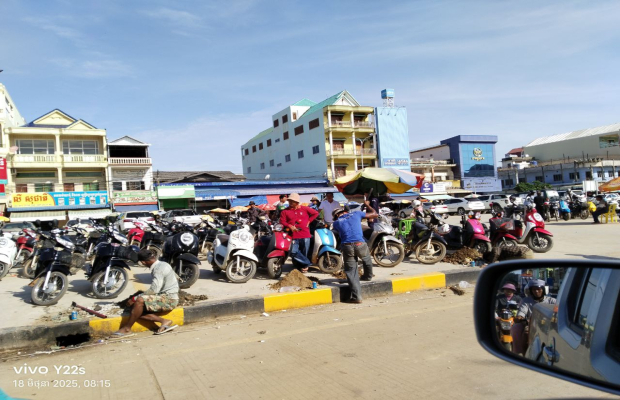 ក្រុមអាជីវករផ្សារសាមគ្គី ខេត្តស្ទឹងត្រែង ស្នើសុំឲ្យរាជរដ្ឋាភិបាលអន្តរាគមន៍បន្ទាន់ លើបញ្ហាចាប់យកម៉ូតូភ្ញៀវចូលទិញទំនិញក្នុងផ្សារទៅផាកយកប្រាក់ពី ៥០០០ទៅ ១០០០០៛..!