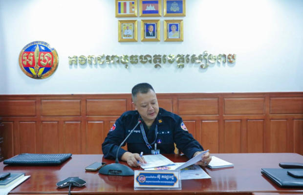 នៅសាលប្រជុំអគារសេនាធិការ លោកវរសេនីយ៍ឯក ស៊ូ កណ្ឋារដ្ឋ មេបញ្ជាការរង និងជានាយសេនាធិការកងរាជអាវុធហត្ថខេត្តសៀមរាប បានដឹកនាំ....