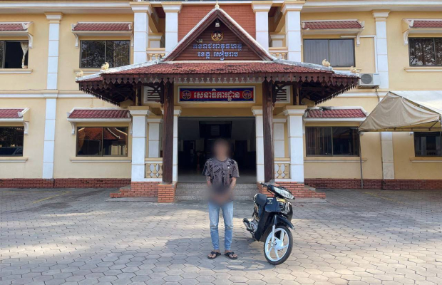 ជនសង្ស័យពាក់ព័ន្ធករណី ហិង្សា​ដោយ​ចេតនាមានស្ថានទម្ងន់ទោស ត្រូវ​បានកងរាជអាវុធហត្ថ​ខេត្តសៀមរាប ឃាត់​ខ្លួន និងបញ្ជូនទៅសាលាដំបូង!​