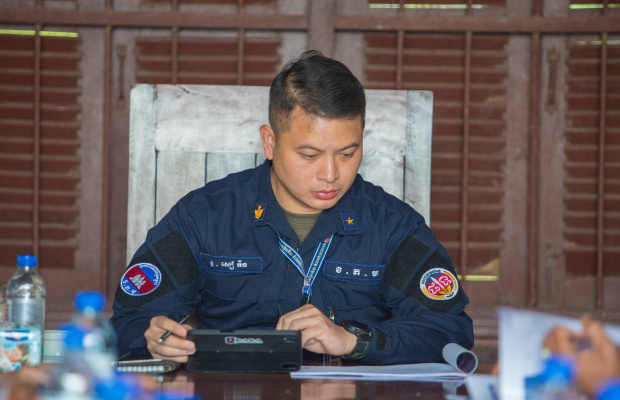 ឧត្តមសេនីយ៍ត្រី សៀ ទីន បានបន្តចុះត្រួតពិនិត្យមូលដ្ឋាន​កងរាជអាវុធហត្ថ​ស្រុក​អង្គរជុំ ពីតួនាទីភារកិច្ច និងវឌ្ឍនភាពការងារ!