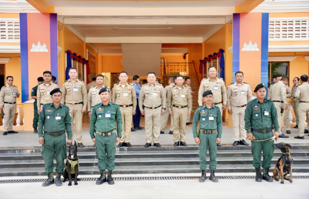 លោកឧត្តមសេនីយ៍ទោ ហួត សុធី ស្នងការនគរបាលខេត្ត អញ្ជើញទស្សនាការសាកល្បងប្រើប្រាស់សត្វសុនក ក្នុងការទប់ស្កាត់ និងបង្រ្កាបបទល្មើសគ្រឿងញៀន